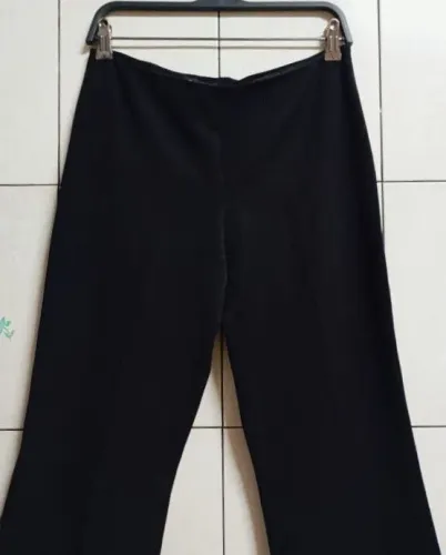Calça pantacourt preta feminina tamanho 36