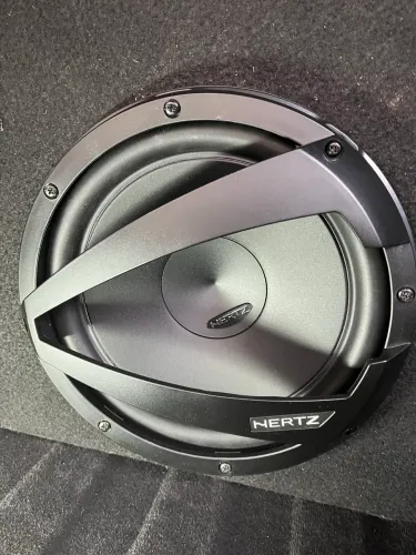 Subwoofer Hertz 10p 300 watts rms e tela de proteção