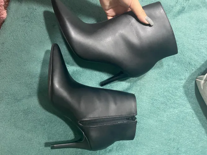 Bota Feminina Preta Cano Curto Salto Alto Fino Bico Fino com Zíper