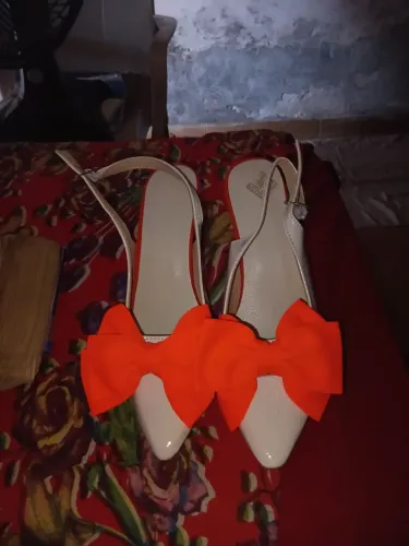 Vendo esses salto 300.00 ;estão novinho.