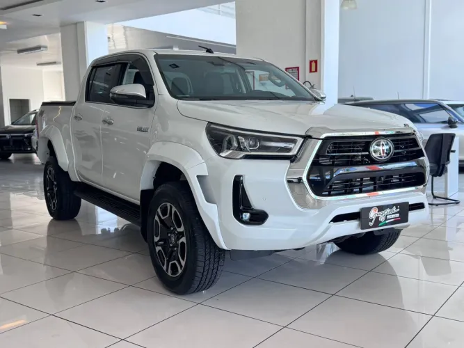 Toyota Hilux CD SR5 4X4 2.8 Diesel 2024