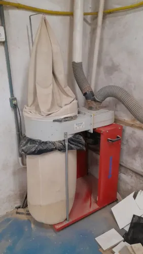 Coletor de pó com sistema de exaustão automático