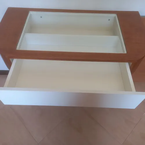 PENTEADEIRA EM MADEIRA COM TAMPO DE VIDRO 70x60Cm