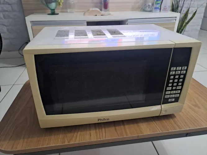 Micro-ondas para consertar ou retirar as peças