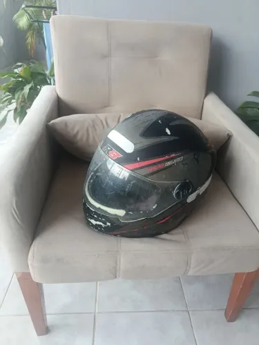 Capacete usado
