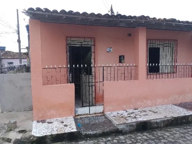 VENDE-SE CASA EM UMBAÚBA