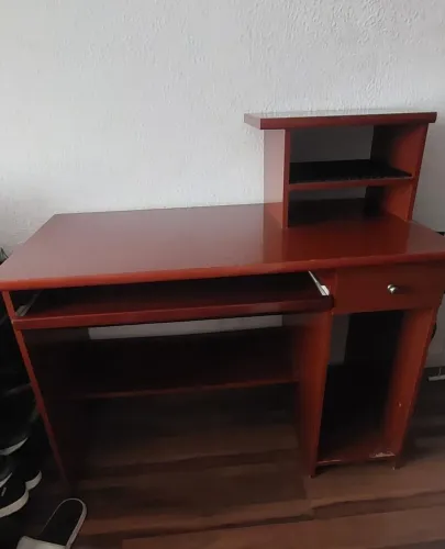 Mesa de escritório de madeira usada