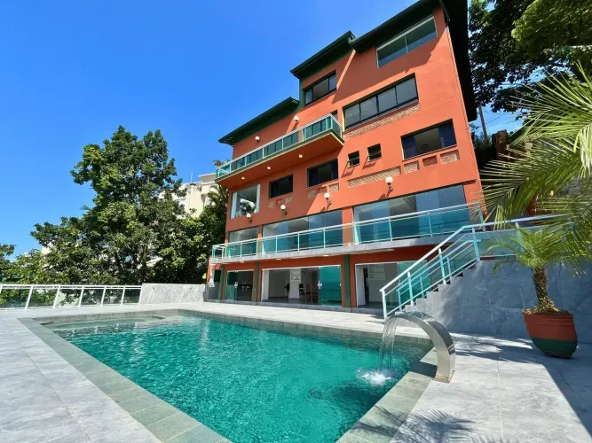 Casa de condomínio para venda tem 704 metros quadrados com 6 quartos em Marapé - Santos -
