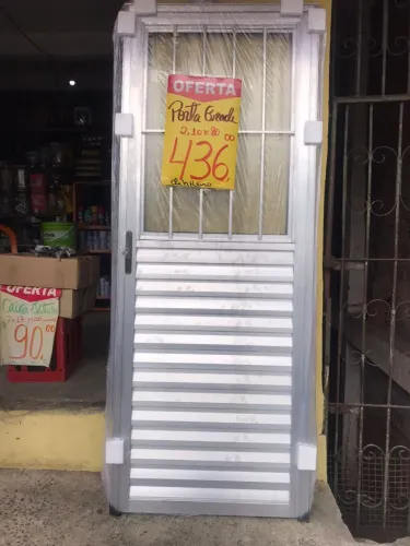 Porta alumínio tradicional com grade 2,10x80 canelado 