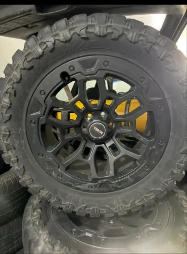 Rodas mais pneus para Nissan