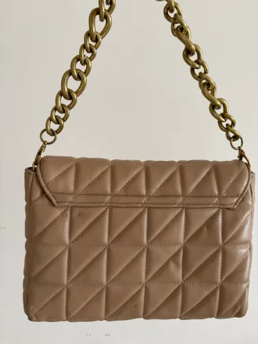 Bolsa Zara matelassê com corrente dourada