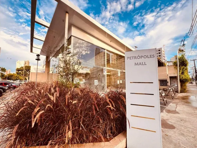Loja com vitrine no Petrópolis Mall, 80 m², na Av. Prudente de Moares, Petrópolis, Natal -