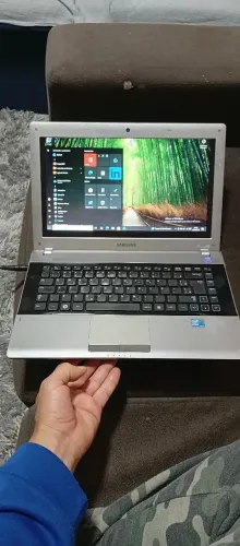 Notebook Samsung rv411 i3 HDMI VGA 4gb hd320 4gb memória 2 detalhe teclado e bateria ruim