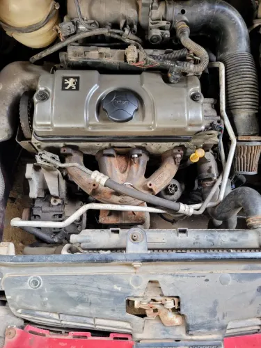 Vendo peças de Peugeot 206-1.4-8v cabeçote e mecânica