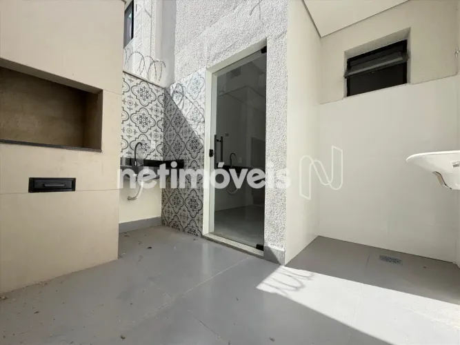 Casa Geminada à Venda - 85m²; - 2 Suítes - 1 Vaga - Churrasqueira - Planalto/BH