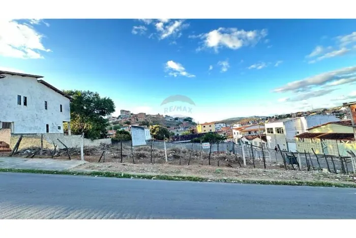 Terreno Comercial: 750m² no Centro de Jequié!