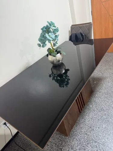 Vende-se mesa com 6 cadeiras