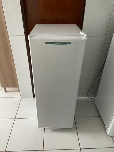Freezer consul vertical , 121 litros , semi novo 