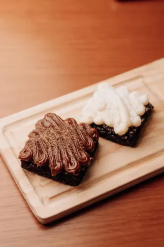 Brownie recheado, mini, cobertura