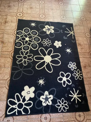 Tapete preto estampado