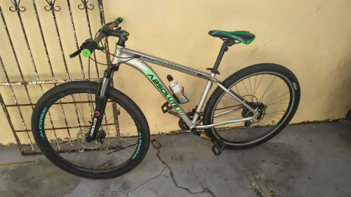 BIKE ABSOLUTE WILD III - ÓTIMO ESTADO (ARO 29)
