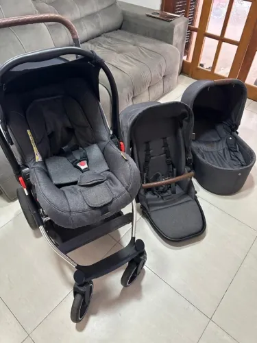 Vendo carrinho 3 em 1 da marca ABC design. Em perfeito estado, valor 1.500 R$