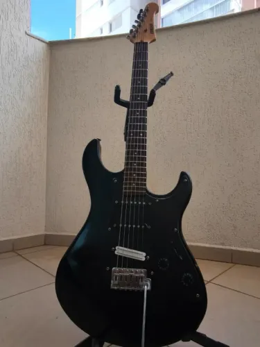 Guitarra Strato Yamaha Eg303 