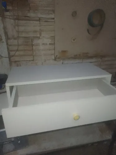 Escrivaninha disponível para venda