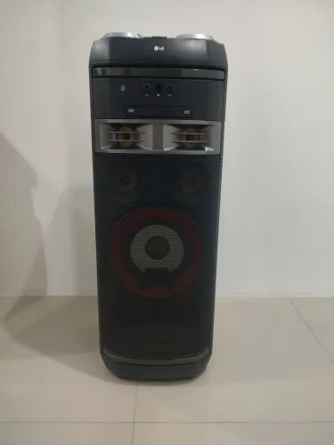 Torre da LG em perfeito estado.