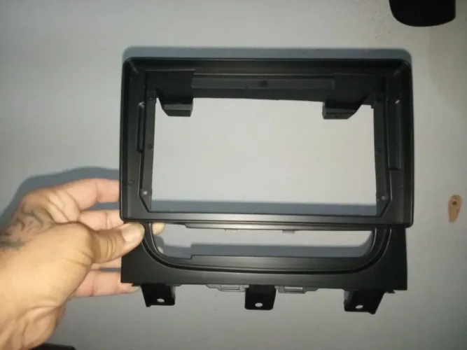 Vendo Moldura 9 2din pra multimídia Fiat Palio Strada 2013 até 2019.