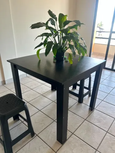 Mesa de jantar quadrada 4 lugares