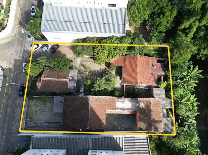 Terreno Comercial com Alto Potencial Construtivo Próximo ao Fórum e à Vila Germânica