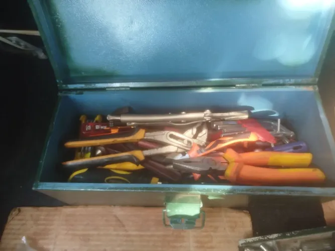 Vendo caixa de ferramentas completa