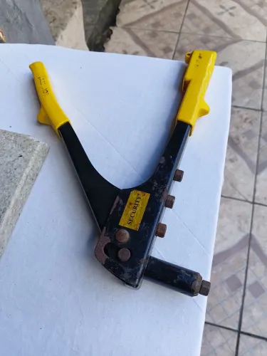 Rebitadeira manual