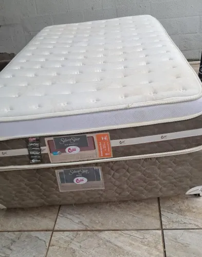 Linda Cama Castor Semi Nova - Faço Entrega