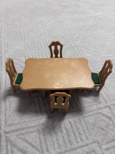 Mesa com cadeiras verdes Sylvanian Families