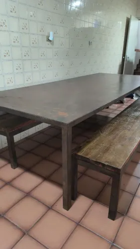 Mesa para área de churrasco