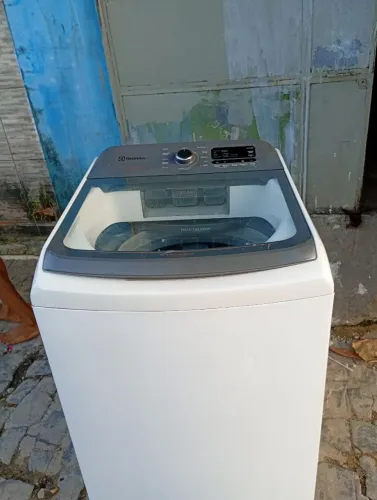 Máquina de lavar roupa funcionando perfeitamente