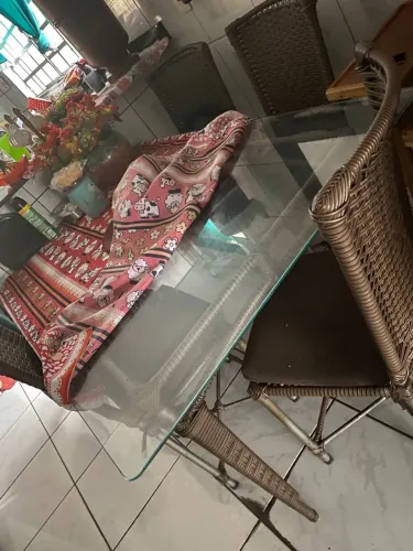 Mesa de vidro para 6 cadeiras