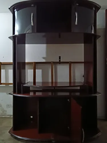 Estante de mogno com vidro