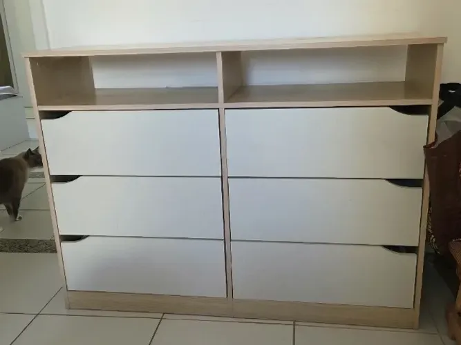Cômoda 6 Gavetas com Nicho Superior Carvalho Claro e Branco