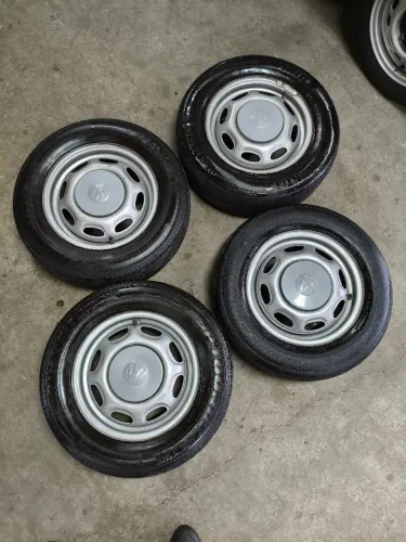 Rodas aro 13 VW Gol CL quadrado boca de fogão <br>