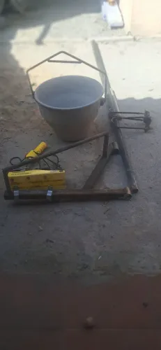 Vende-se guincho completo com suporte e balde menegoti