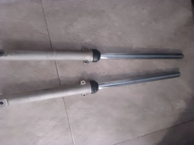 Par de amortecedor com roda cg fan 2011 valor 300
