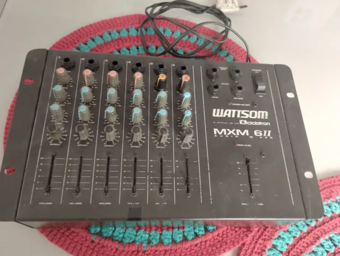 MESA D E SOM 6 CANAIS WATTSOM CICLOTRON 