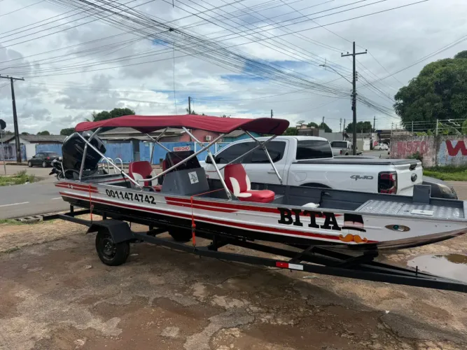 Vendo Canoa 7 metros Motor 60 Mercury 4 tempos