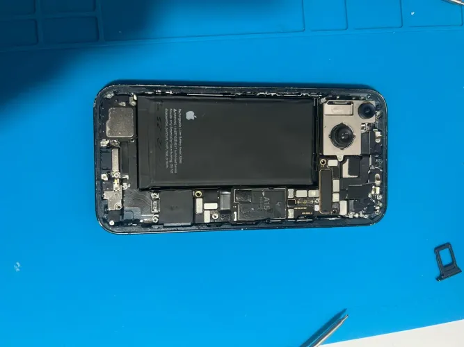 iPhone 14 retirada de peças