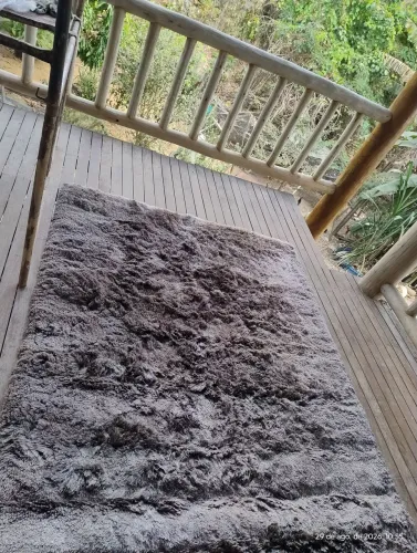 Carpete felpudo - Cinza dark. Elegante e charmoso para sua sala. Medindo 2,40 x 2,00 largu