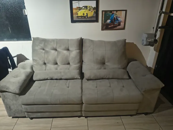 Vendo sofá retrátil e reclinável 4 lugares.