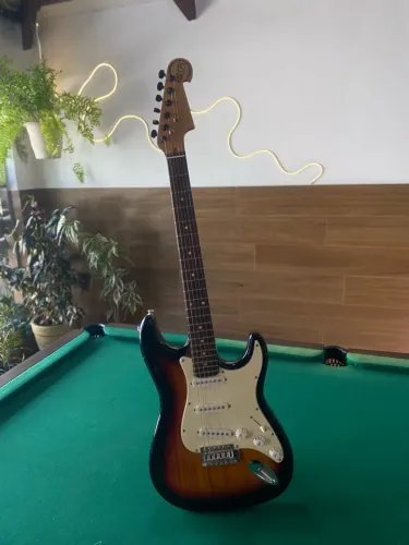 Guitarra Elétrica